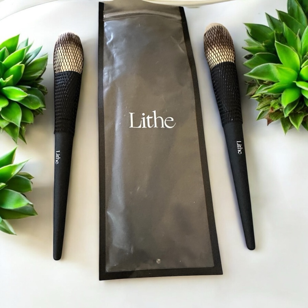 Lithe Black Makeup‎ Powder and Bronzer Brush Set New
